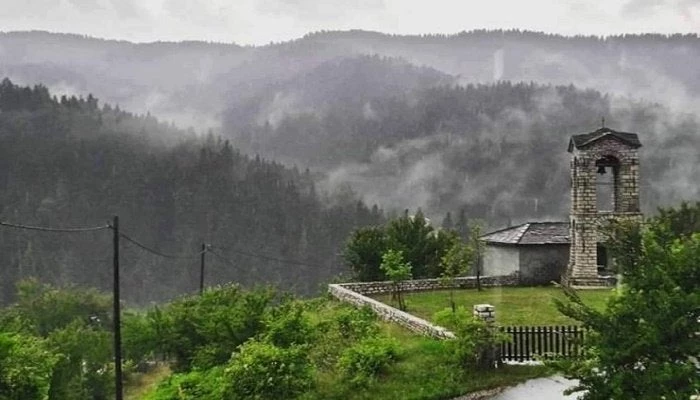 Ο μυστικός «παράδεισος» της Θεσσαλίας: Δυο «δίδυμα» χωριά κρυμμένα μέσα σε ένα από τα μεγαλύτερα ελατοδάση της χώρας (βίντεο)